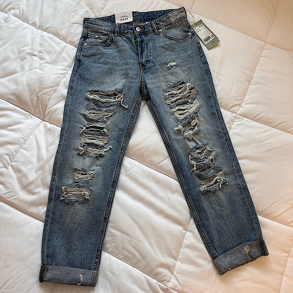 NWT H&M Low Waisted Ripped Boyfriend Jeans